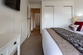 Beautiful Spacious Lake View City Townhouse