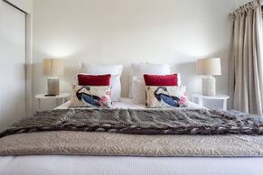 Beautiful Spacious Lake View City Townhouse