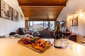 Beautiful Spacious Lake View City Townhouse