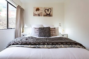 Beautiful Spacious Lake View City Townhouse