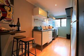 Spacious Central City Apartment with Parking