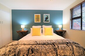 Spacious Central City Apartment with Parking