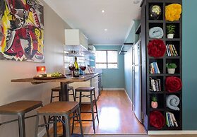 Spacious Central City Apartment with Parking