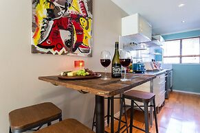 Spacious Central City Apartment with Parking