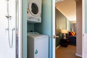 Spacious Central City Apartment with Parking