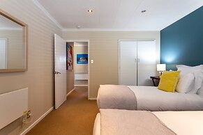 Spacious Central City Apartment with Parking