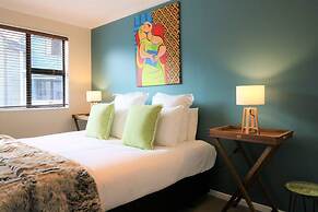 Spacious Central City Apartment with Parking