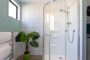 Spacious Central City Apartment with Parking