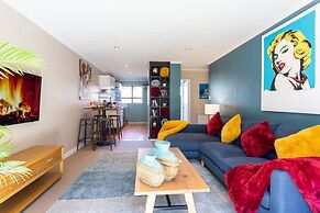 Spacious Central City Apartment with Parking