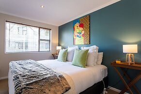 Spacious Central City Apartment with Parking