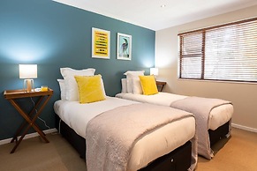 Spacious Central City Apartment with Parking