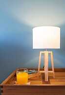 Spacious Central City Apartment with Parking