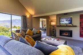 Distinctive Mountain View Spacious Home