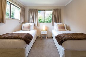 Distinctive Mountain View Spacious Home