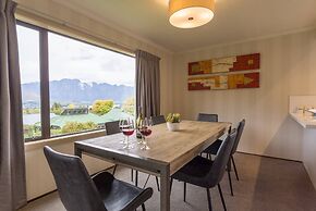 Distinctive Mountain View Spacious Home