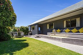 Distinctive Mountain View Spacious Home