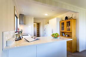 Distinctive Mountain View Spacious Home