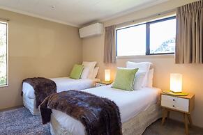 Distinctive Mountain View Spacious Home