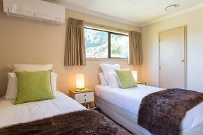 Distinctive Mountain View Spacious Home