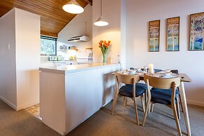 Spacious Townhouse Incredible Alpine Lake Views