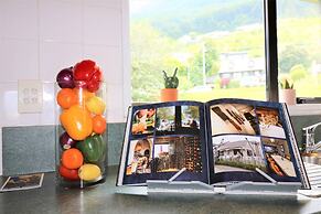 Spacious Townhouse Incredible Alpine Lake Views