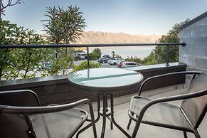 Spacious Townhouse Incredible Alpine Lake Views