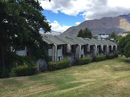 Spacious Townhouse Incredible Alpine Lake Views