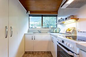 Spacious Townhouse Incredible Alpine Lake Views