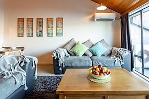 Spacious Townhouse Incredible Alpine Lake Views