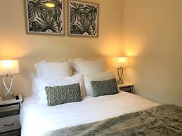 Spacious Townhouse Incredible Alpine Lake Views