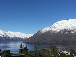 Spacious Townhouse Incredible Alpine Lake Views