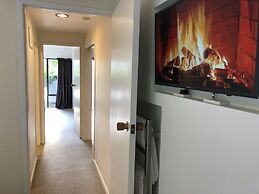 Spacious Townhouse Incredible Alpine Lake Views