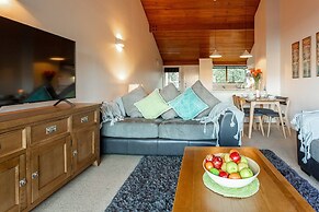 Spacious Townhouse Incredible Alpine Lake Views