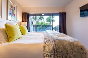 Spacious Townhouse Incredible Alpine Lake Views