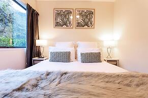 Spacious Townhouse Incredible Alpine Lake Views