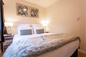 Spacious Townhouse Incredible Alpine Lake Views