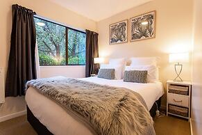 Spacious Townhouse Incredible Alpine Lake Views