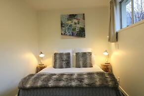 Central City Apartment, Parking, Bay Views