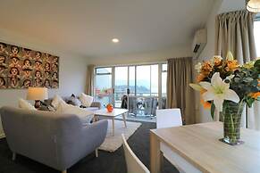 Central City Apartment, Parking, Bay Views