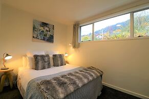 Central City Apartment, Parking, Bay Views