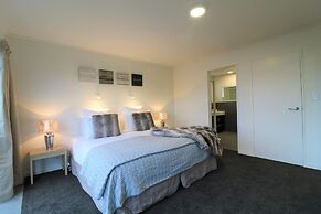 Central City Apartment, Parking, Bay Views