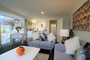 Central City Apartment, Parking, Bay Views