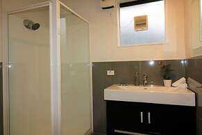 Central City Apartment, Parking, Bay Views