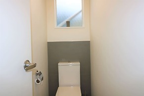 Central City Apartment, Parking, Bay Views