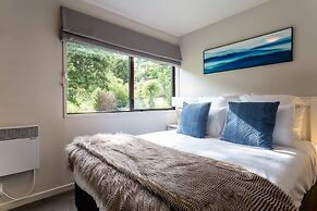 Spacious Alpine Lake View Townhouse Walk TO Town