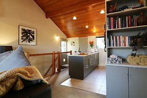 Spacious Alpine Lake View Townhouse Walk TO Town