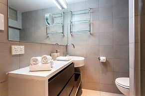 Spacious Alpine Lake View Townhouse Walk TO Town