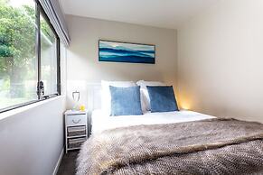 Spacious Alpine Lake View Townhouse Walk TO Town