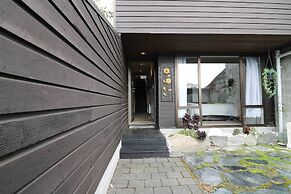 Spacious Alpine Lake View Townhouse Walk TO Town