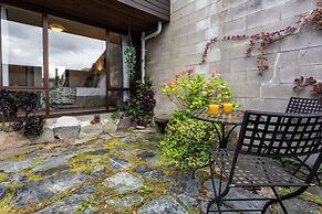 Spacious Alpine Lake View Townhouse Walk TO Town